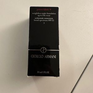 Giorgio Armani Power fabric weightless matte foundation #3